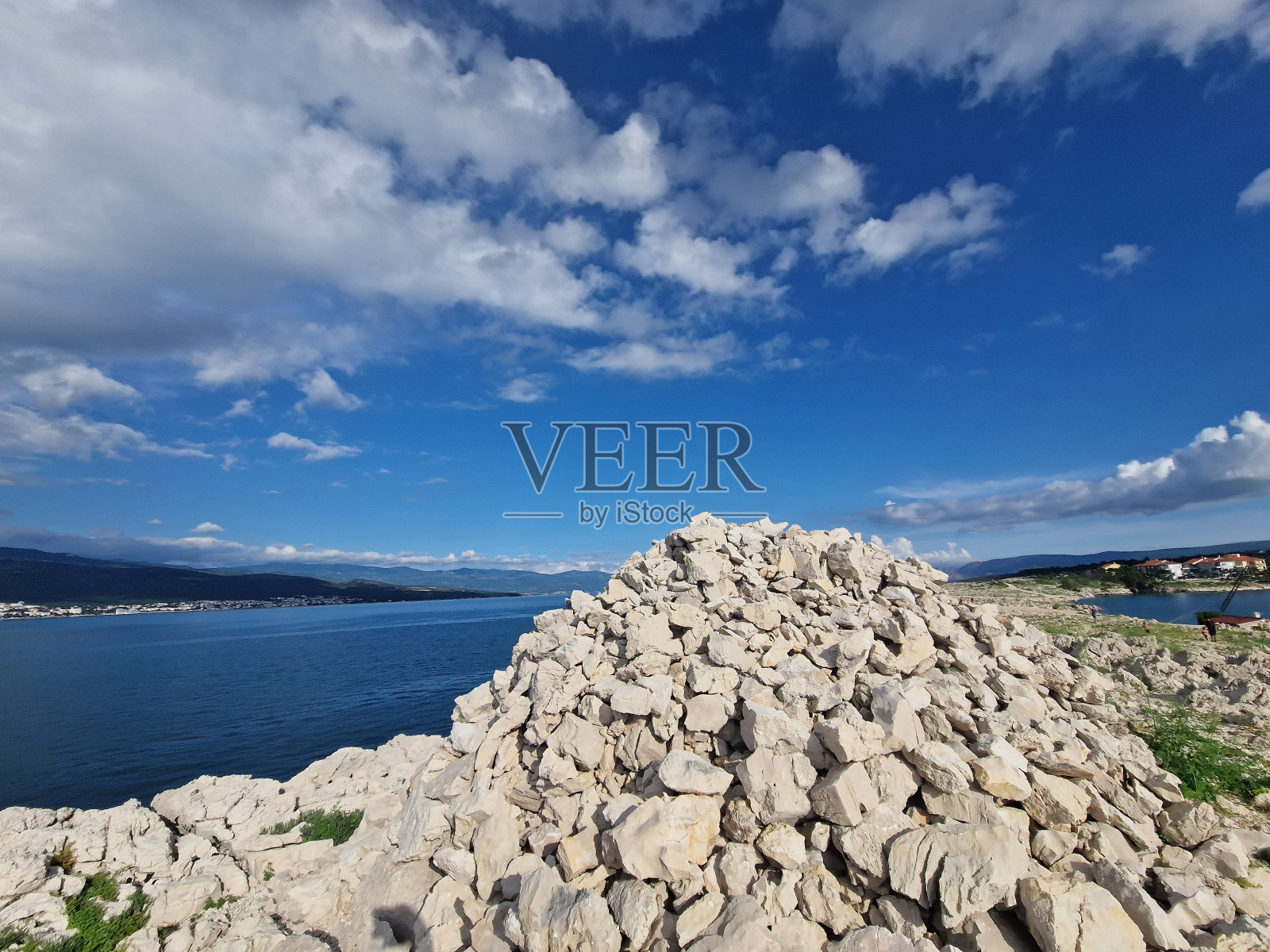 在孤岛附近的克尔克岛发现了石头照片摄影图片