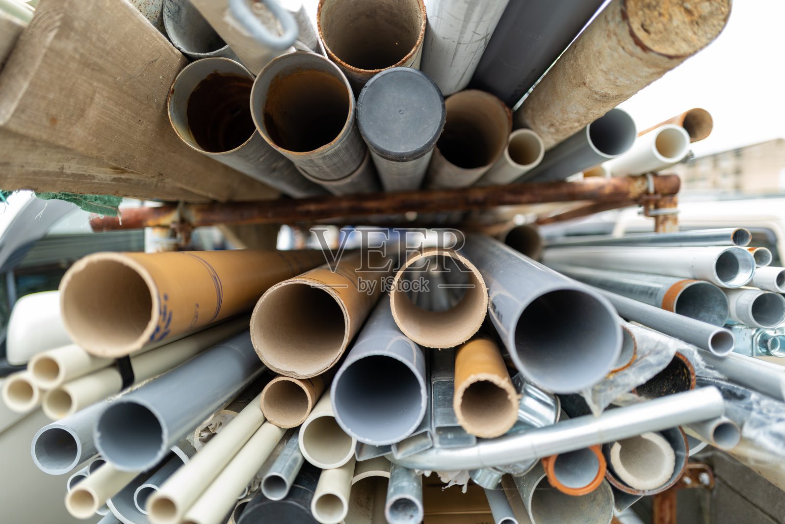 有很多不同种类的管子照片摄影图片