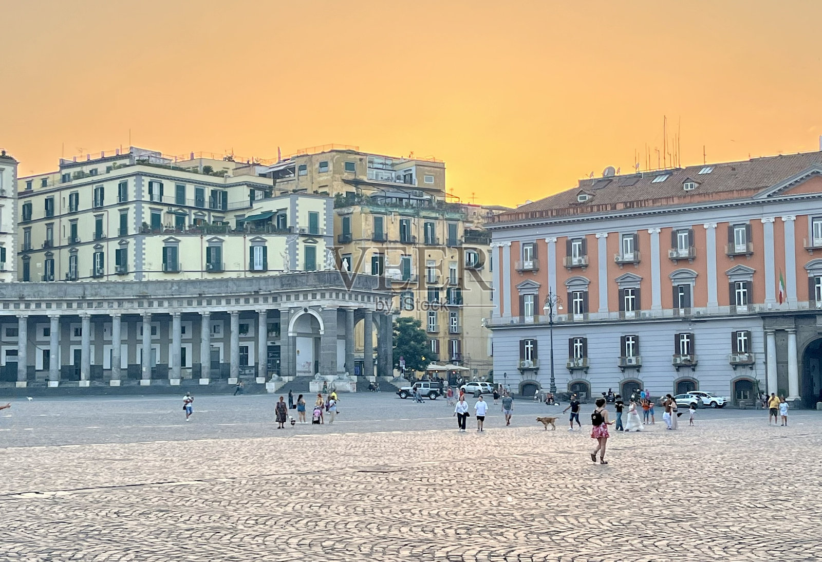 意大利-那不勒斯-平民广场的日落照片摄影图片
