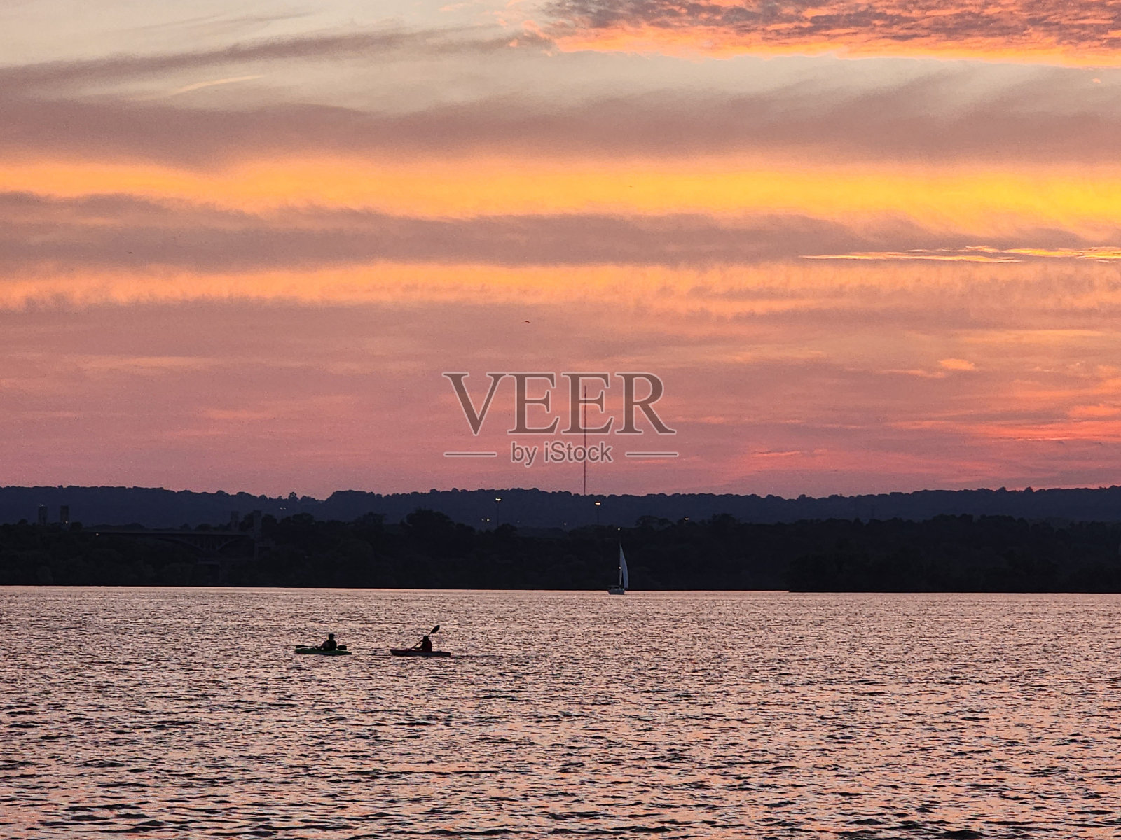 湖与云照片摄影图片