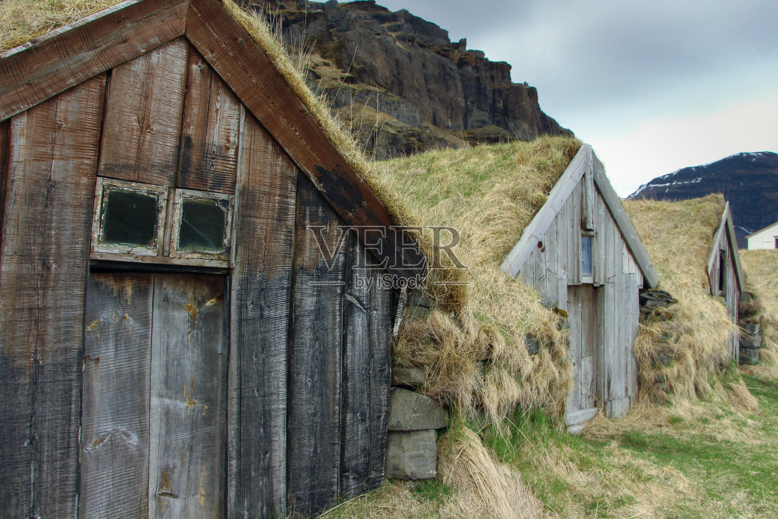 冰岛南部古老的传统草皮屋照片摄影图片