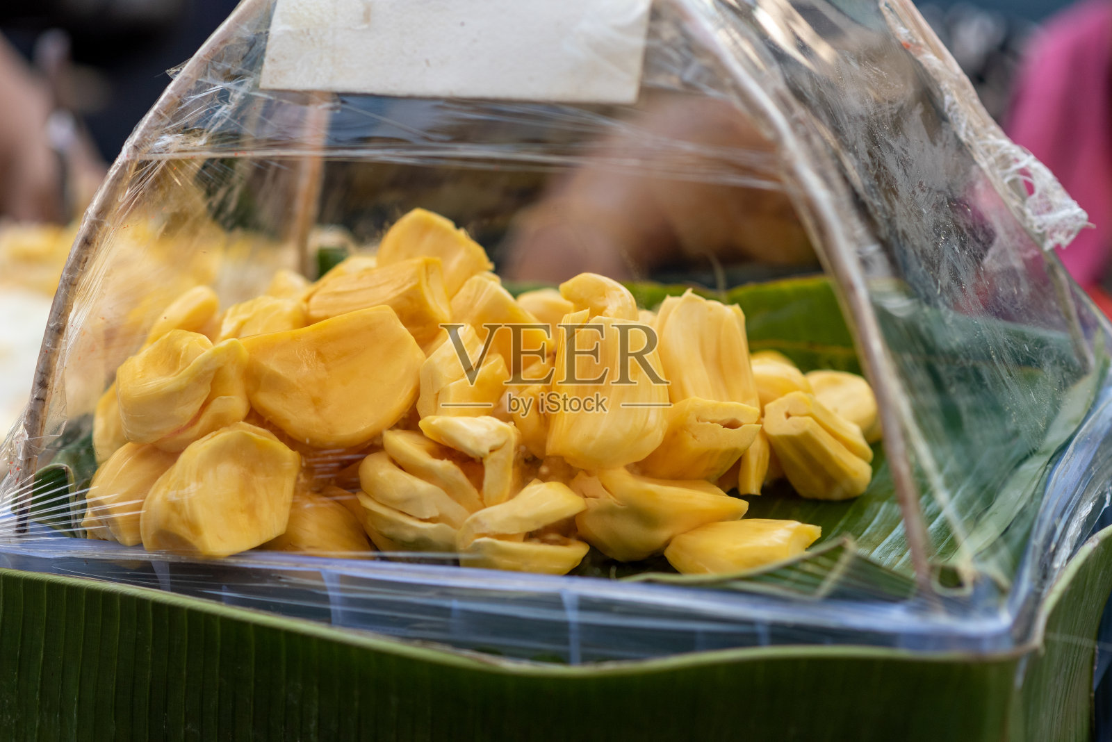 菠萝蜜是一种大型热带水果,以其独特的甜味而闻名,在甜味和咸味菜肴中都有多种用途。水果常用于各种菜肴中。照片摄影图片