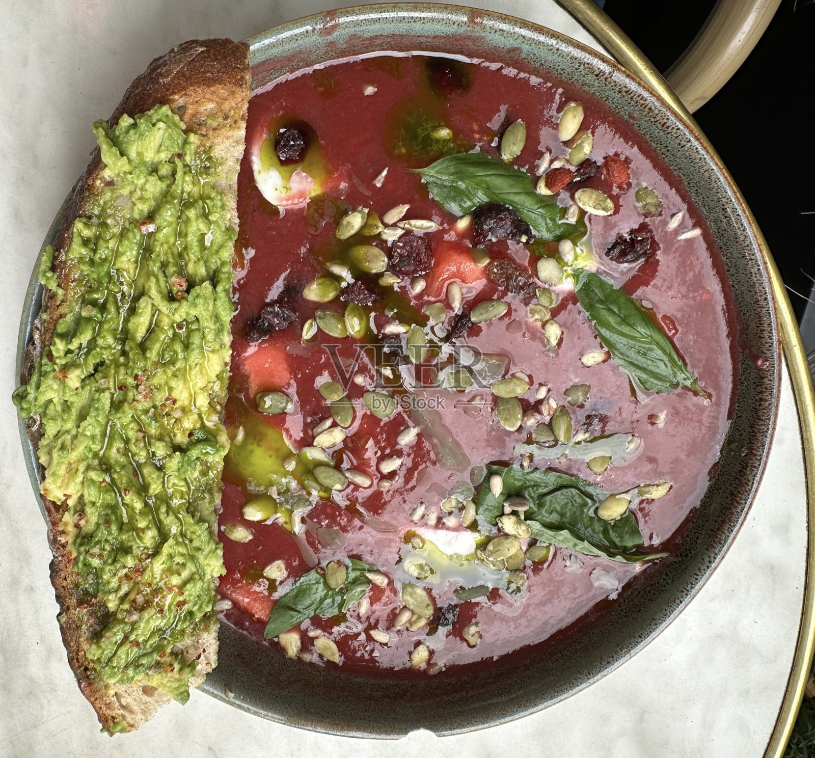 红色水果西班牙凉菜汤照片摄影图片