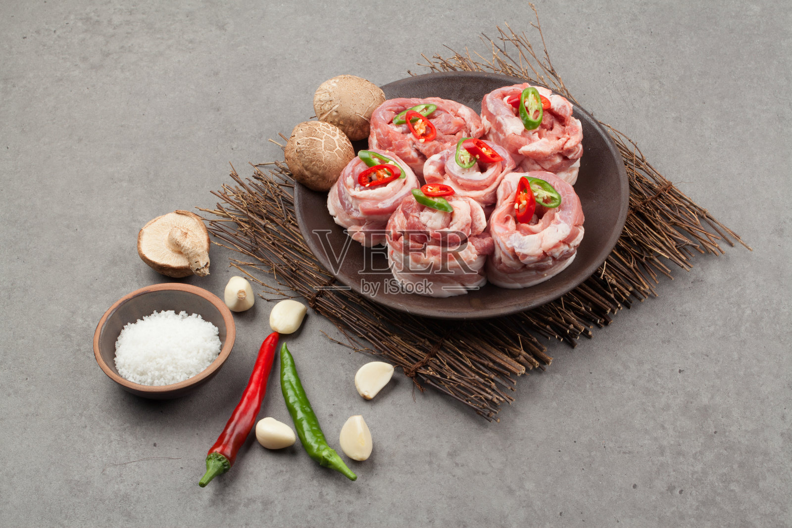 五花肉,附着在排骨上的肉照片摄影图片