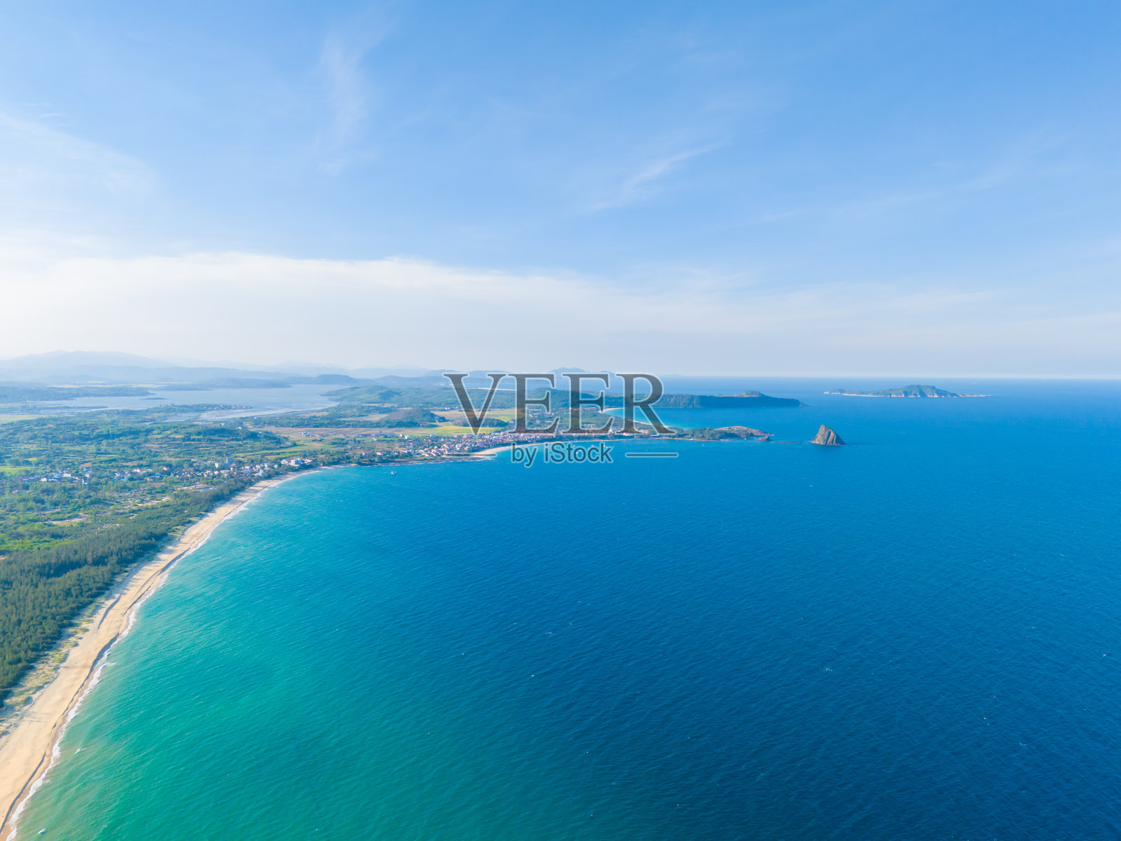 鸟瞰越南富颜省Hon Yen岛照片摄影图片