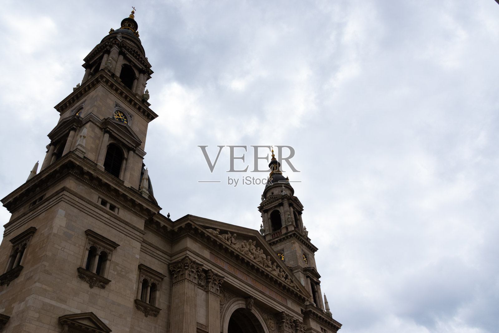 布达佩斯的圣斯蒂芬大教堂照片摄影图片