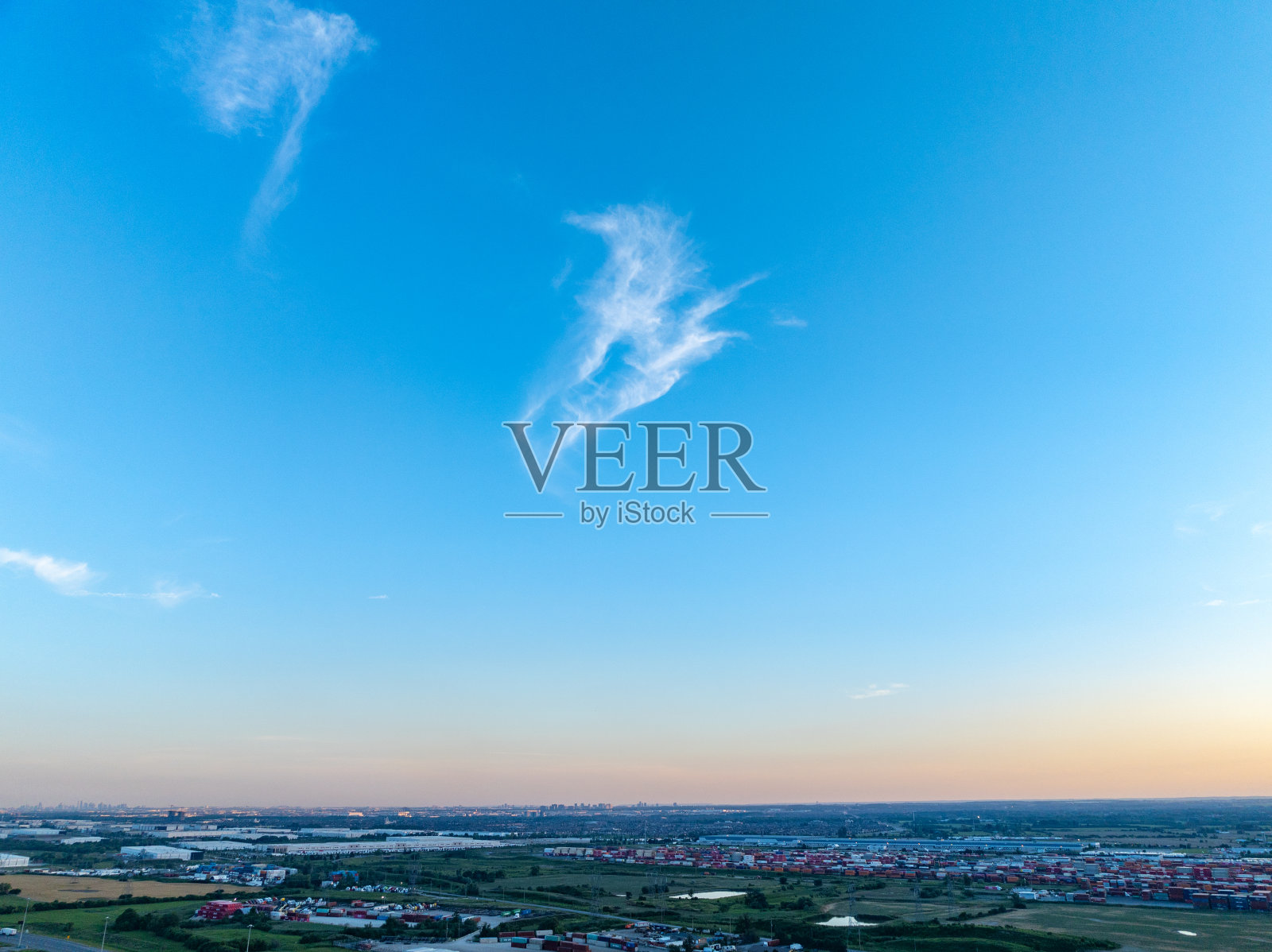 427号高速公路和麦肯齐少校大道在黄昏。在加拿大的克莱因堡照片摄影图片