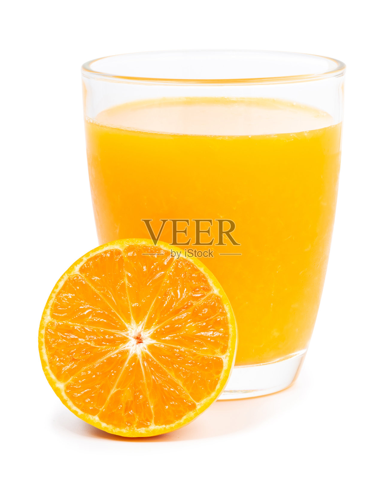 一杯被隔离在白色背景上的新鲜橙汁,照片摄影图片