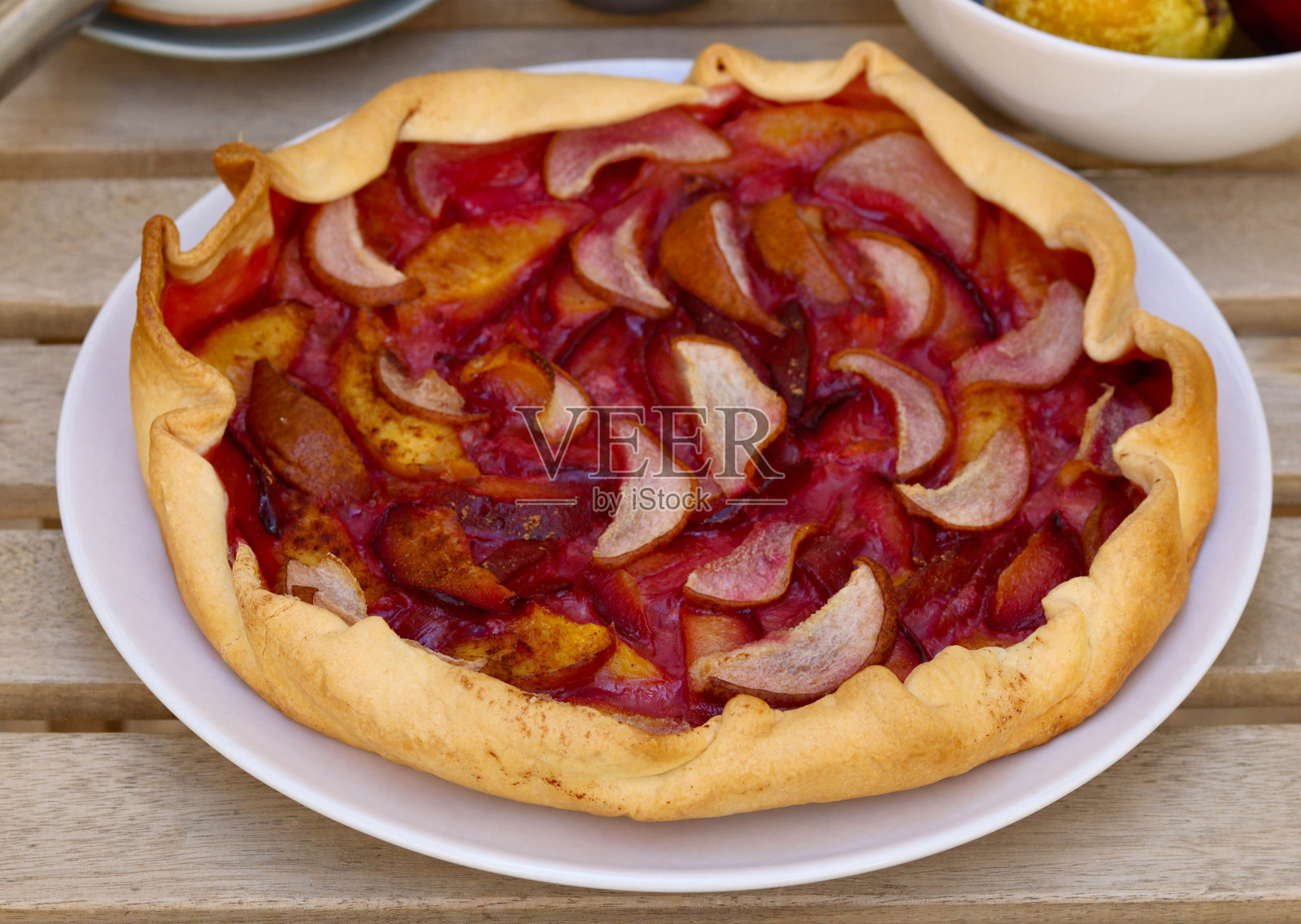 李子梨蛋糕照片摄影图片