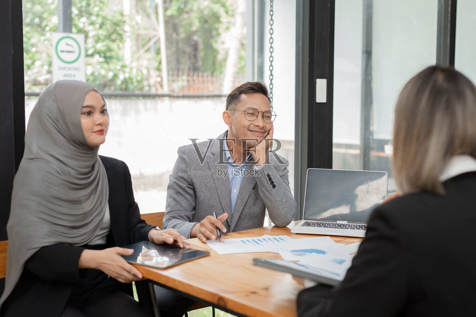 亚洲商务会议照片摄影图片