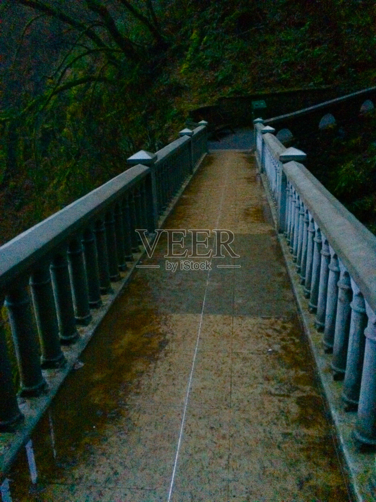 通往虚无的桥照片摄影图片