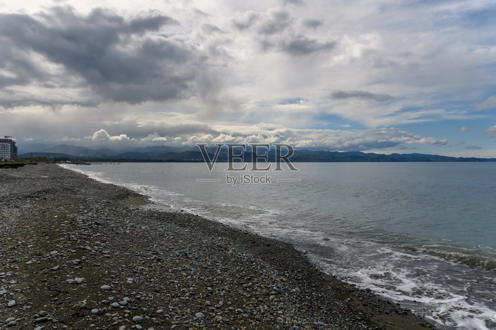 冬日里塞浦路斯地中海的海岸和海浪照片摄影图片
