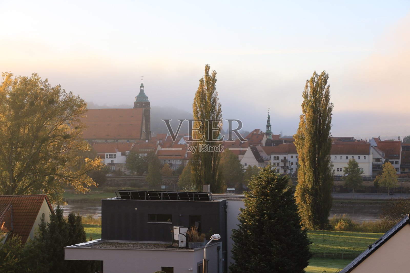 秋天的皮尔纳照片摄影图片