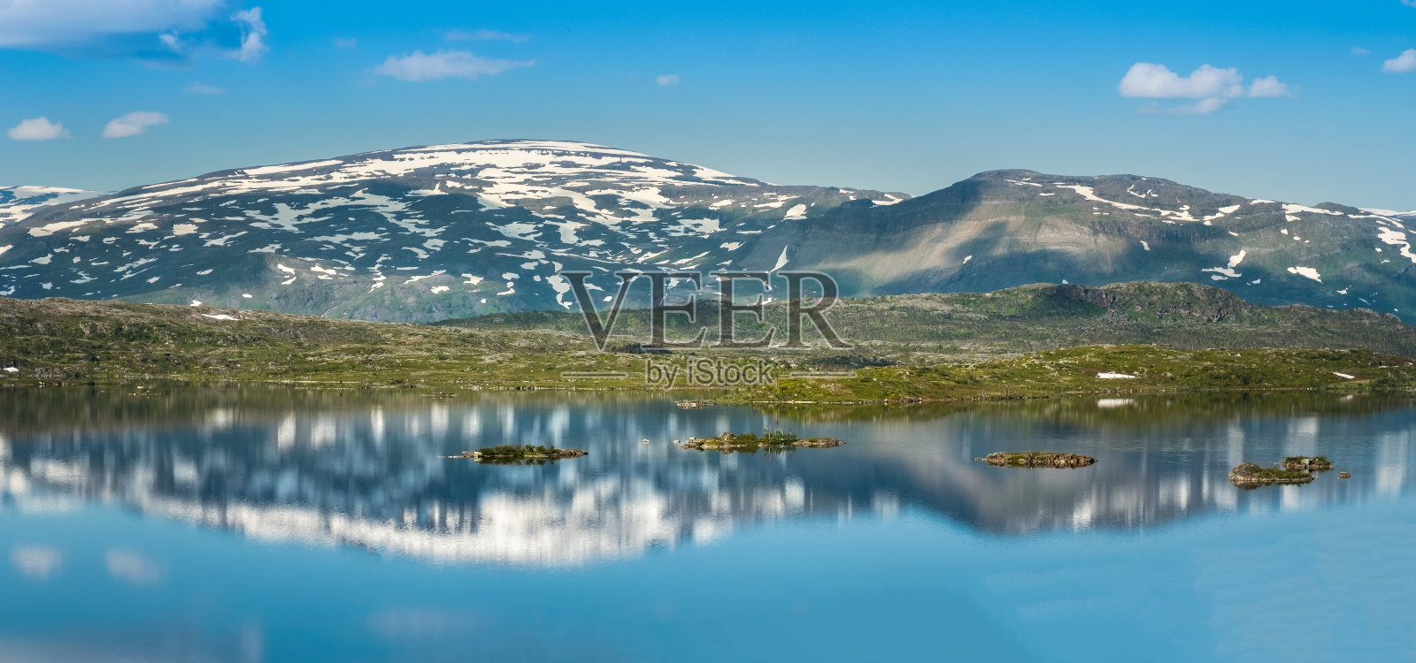蓝天下的湖光山色照片摄影图片