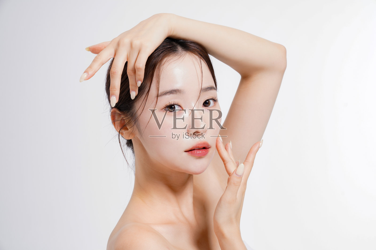 美丽的肖像,一个年轻美丽的亚洲女人照片摄影图片