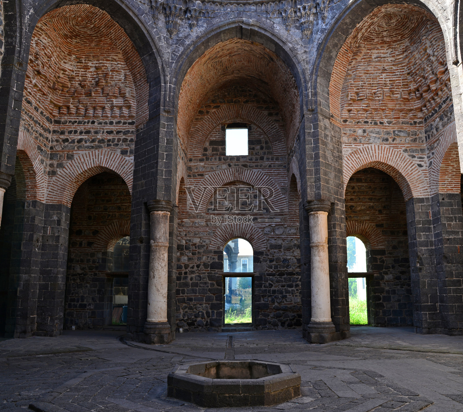 圣乔治教堂-迪亚巴克尔-土耳其照片摄影图片