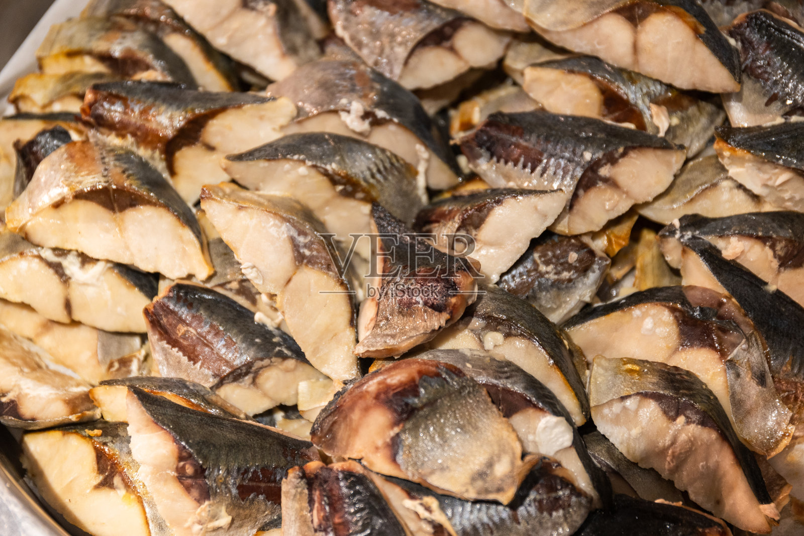 切片的烤鱼靠近照片摄影图片