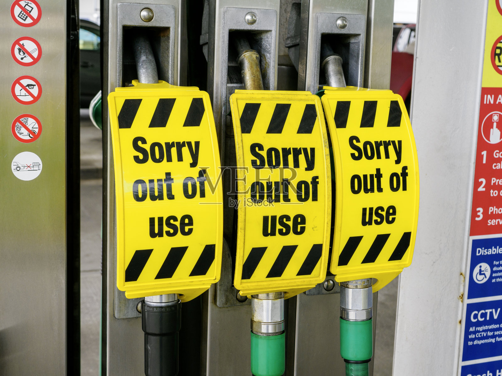 燃油泵上的停止使用标志照片摄影图片