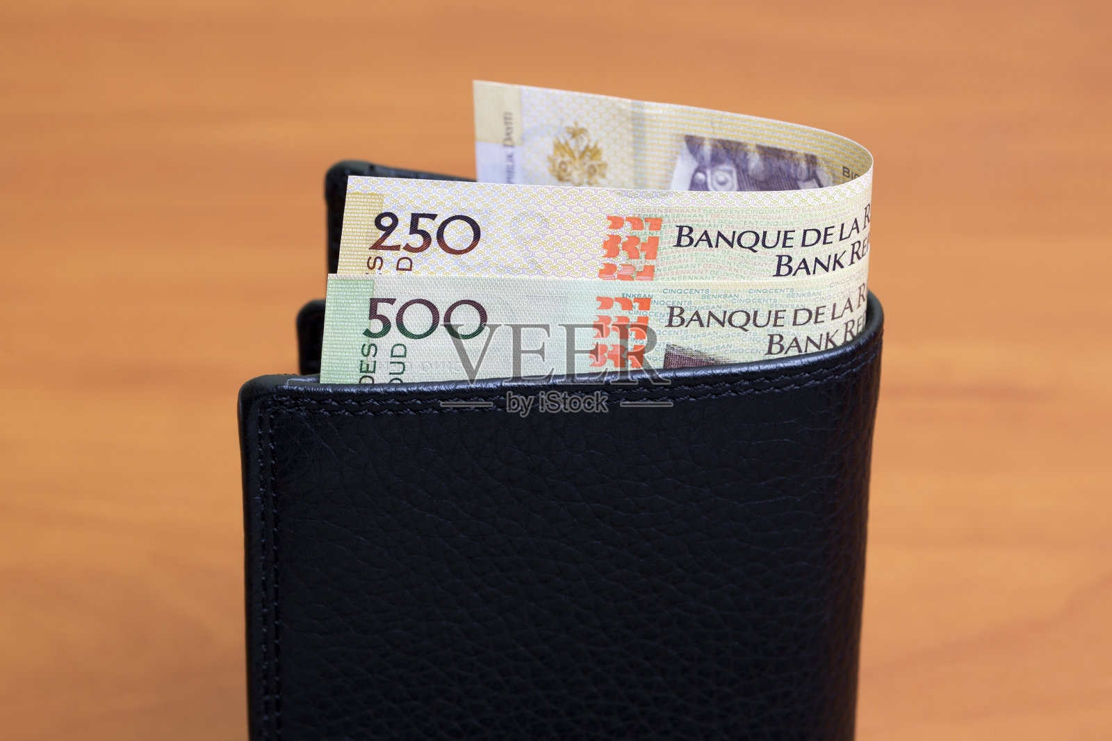 黑色钱包里的海地葫芦照片摄影图片