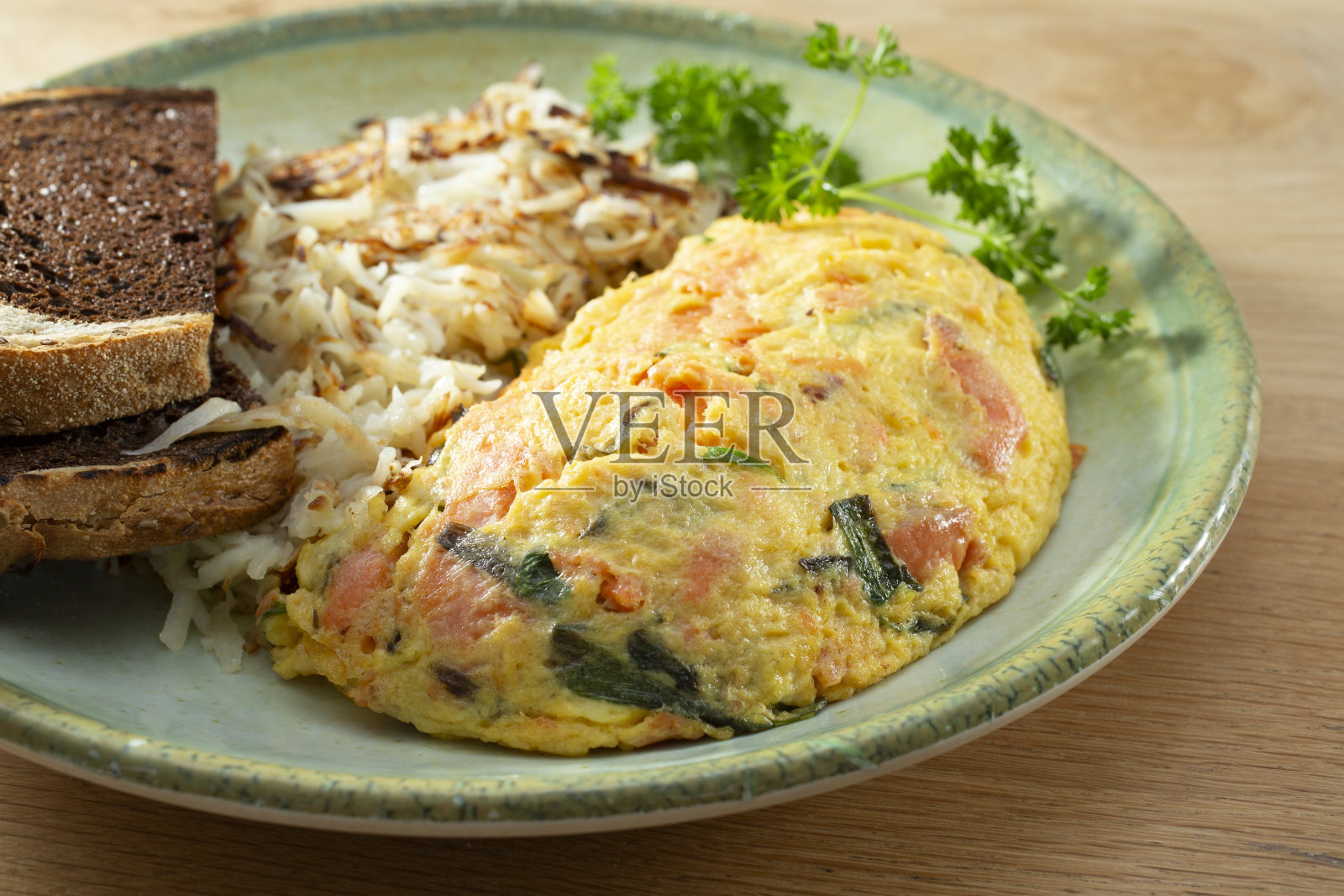 三文鱼煎蛋卷照片摄影图片