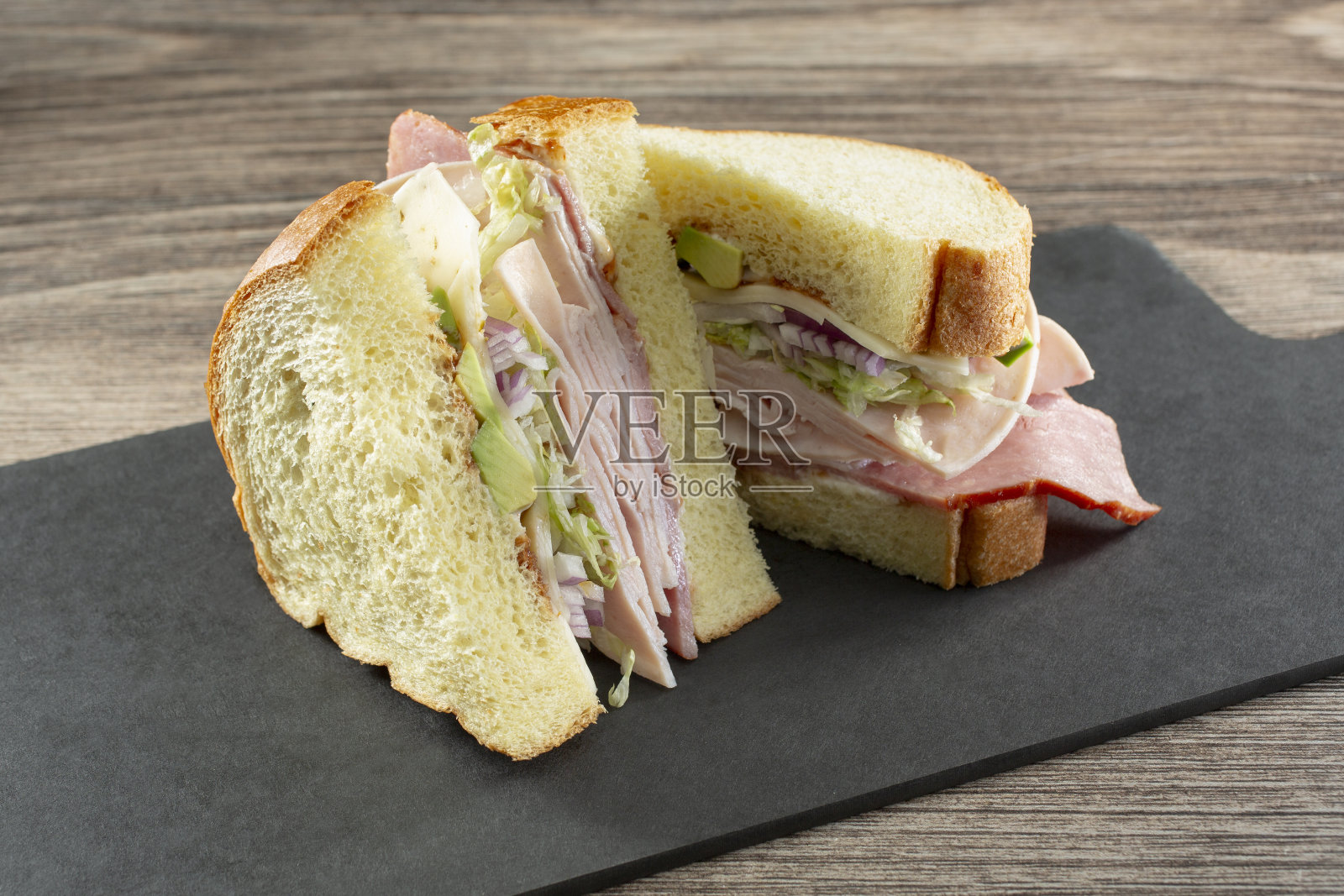 火鸡鳄梨三明治照片摄影图片