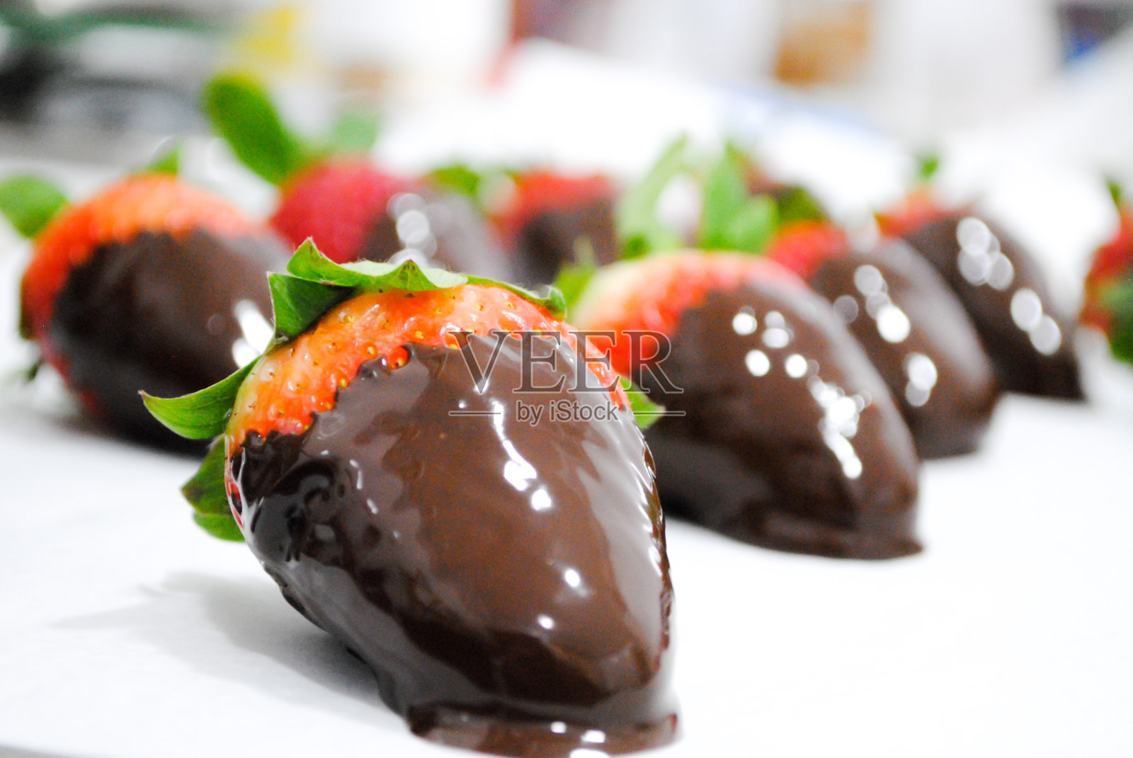 盘子里的甜点特写照片摄影图片