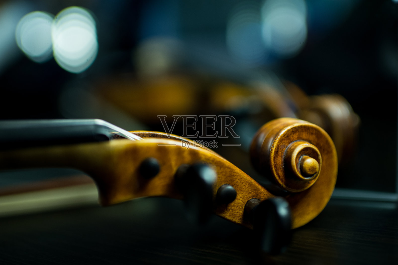 小提琴卷轴特写照片摄影图片