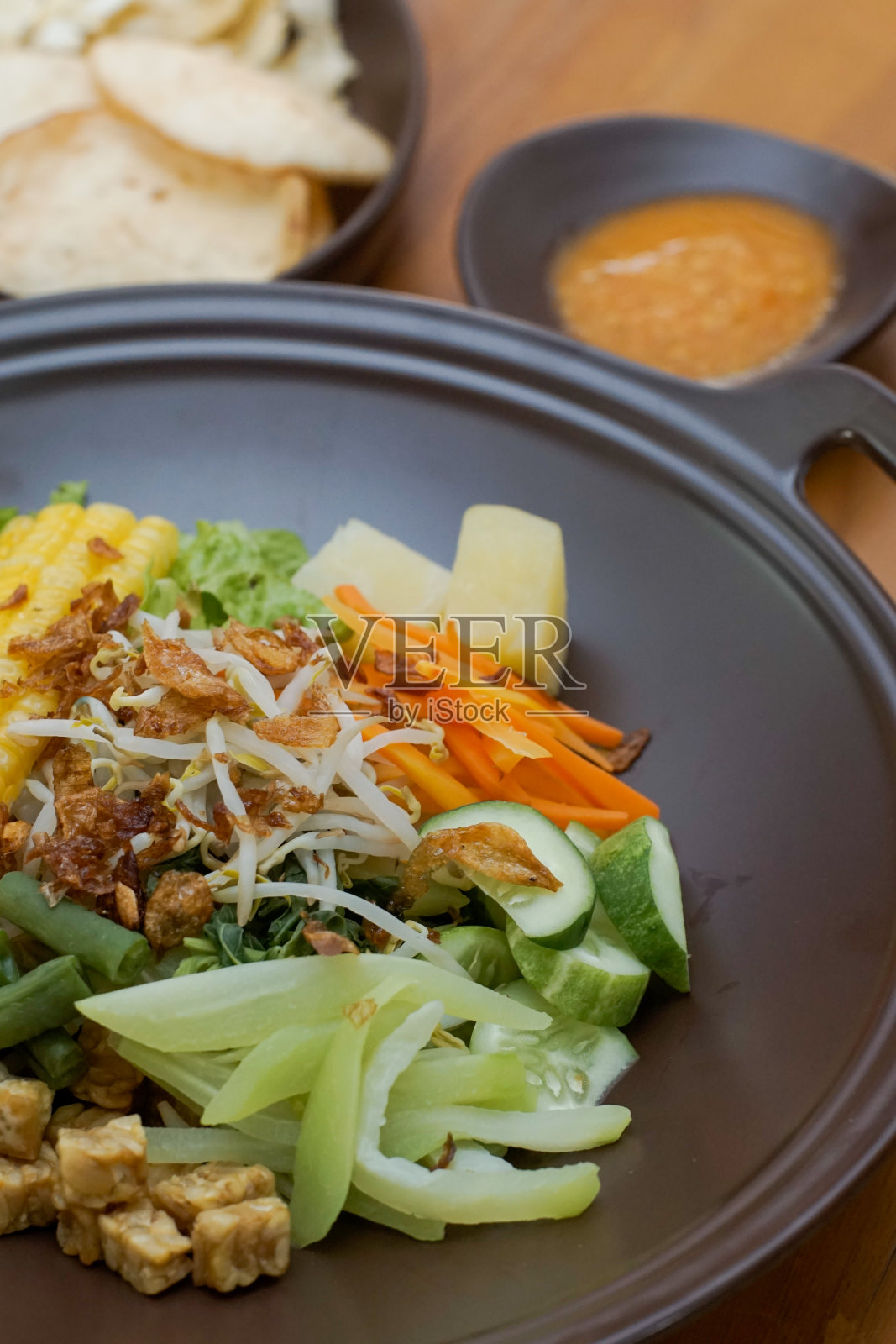 加多加多食材在盘子里的特写照片摄影图片