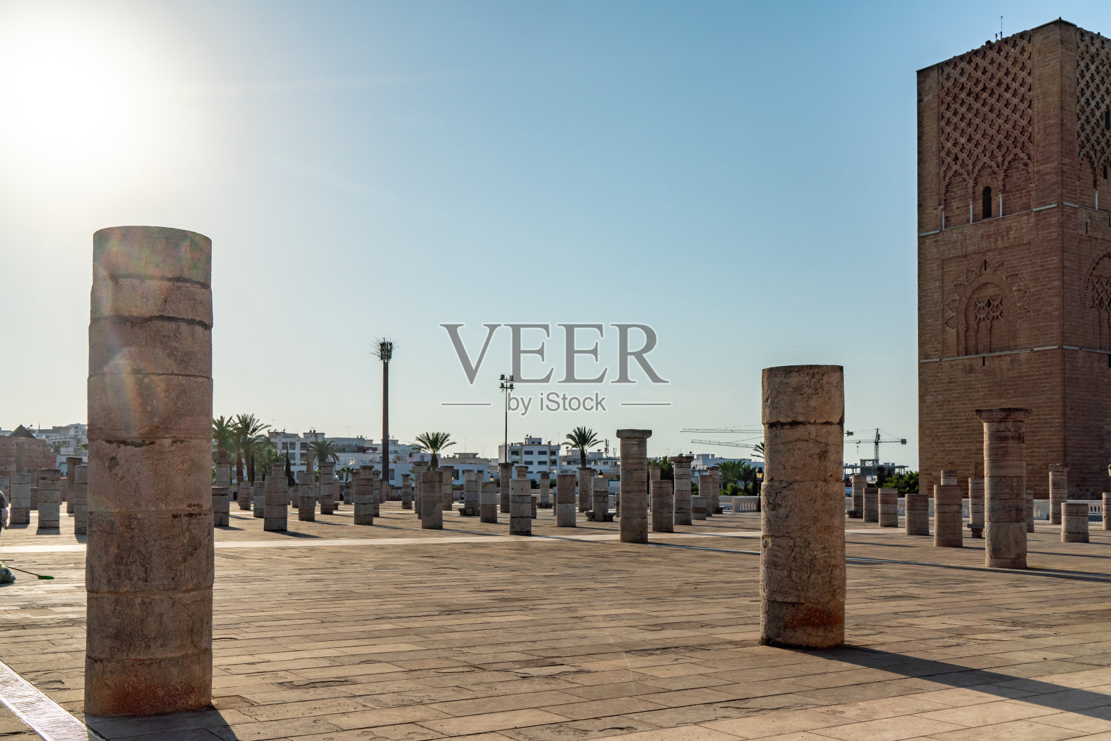 穆罕默德五世陵墓的哈桑塔,是为纪念已故国王穆罕默德五世而建造的照片摄影图片