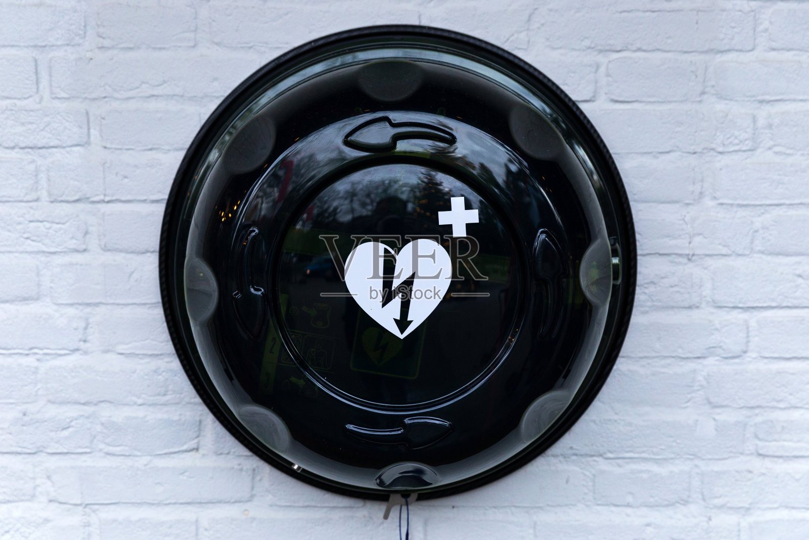 除颤器AED在最后遇到了一个符号照片摄影图片