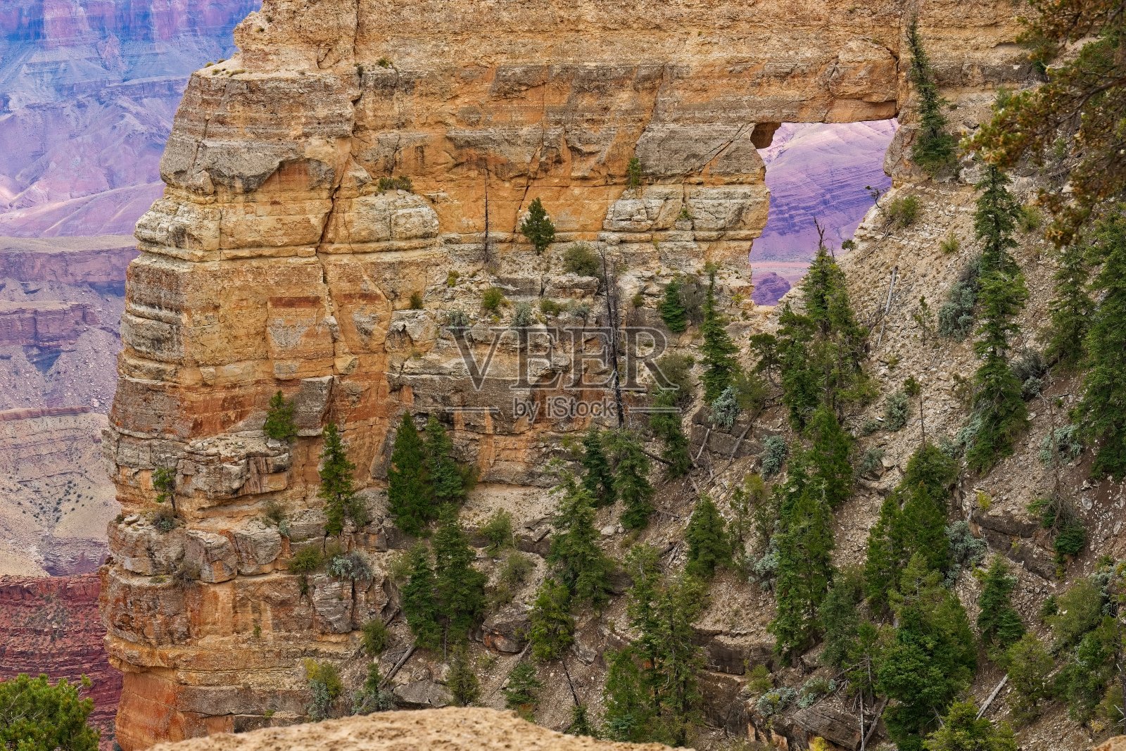 亚利桑那州大峡谷北缘的天使之窗。照片摄影图片