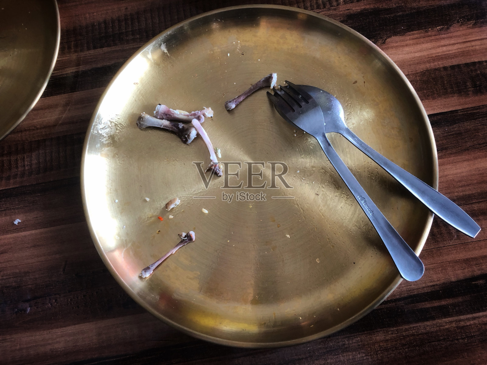 用过的盘子和勺子照片摄影图片