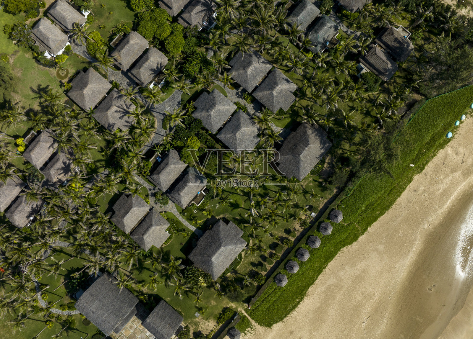 平顺省美奈海滩上的平房照片摄影图片