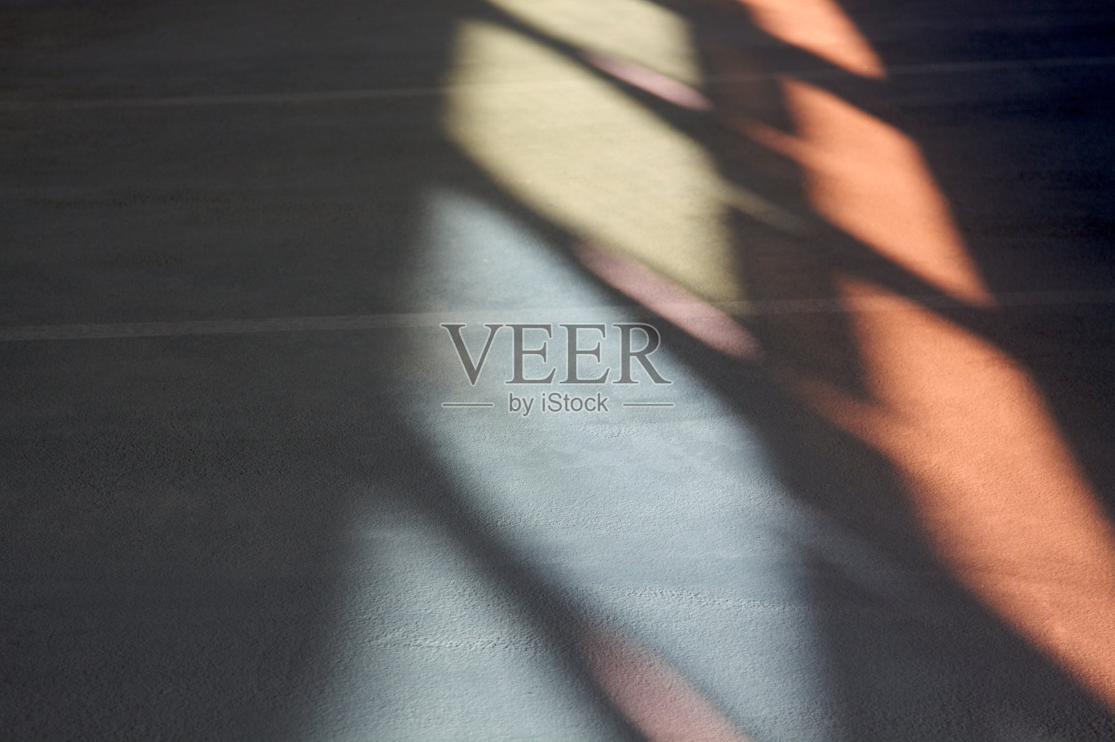 地板上的影子和倒影照片摄影图片