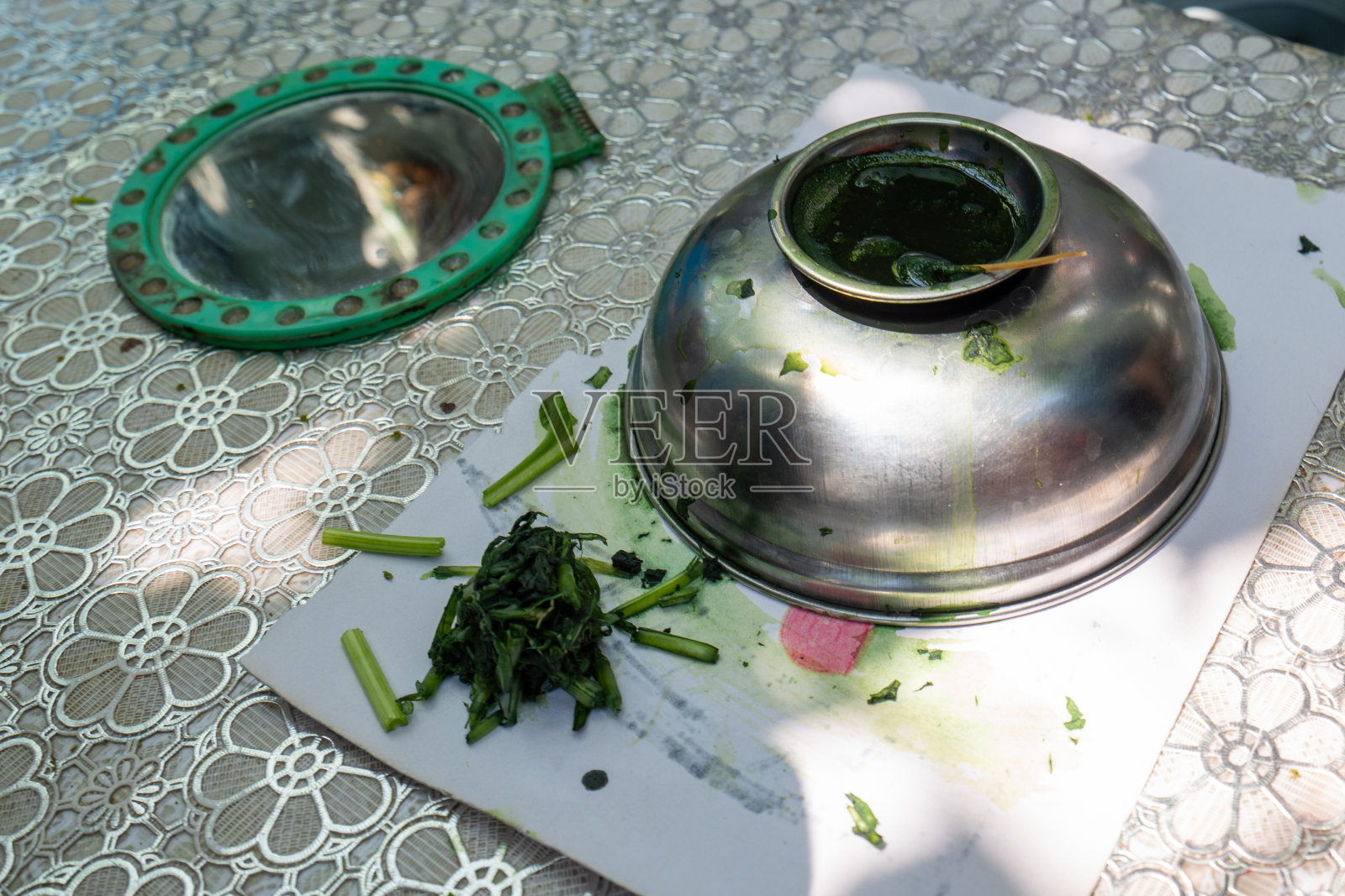 卡山旗民俗村促进头发生长的传统草药照片摄影图片