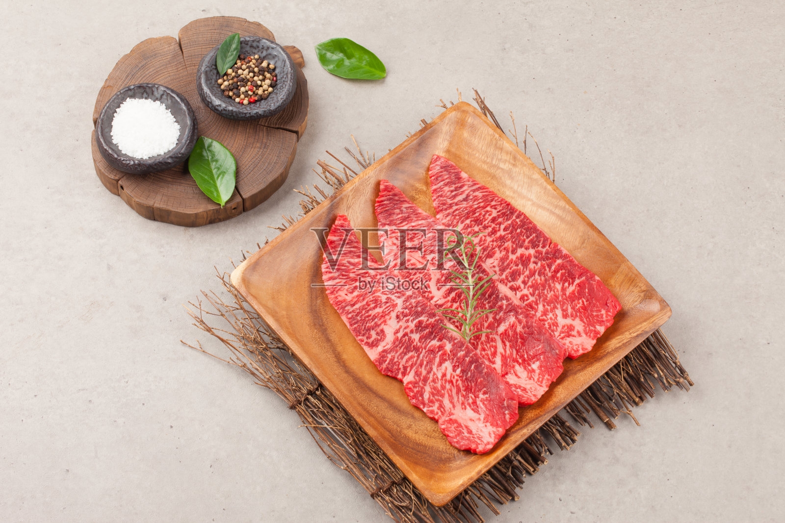 牛肋肉附着在牛的上肋上的肉照片摄影图片