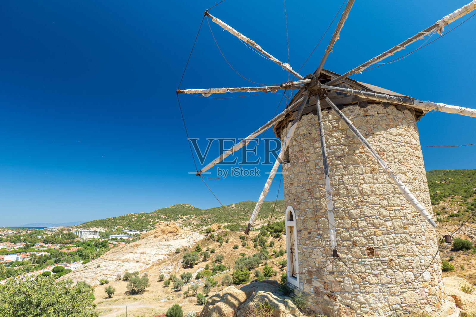爱琴海沿岸,土耳其福卡的爱斯基人福卡风车照片摄影图片