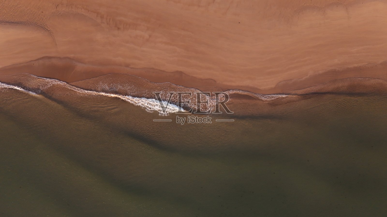 英国诺森伯兰郡海滩上的晨景照片摄影图片
