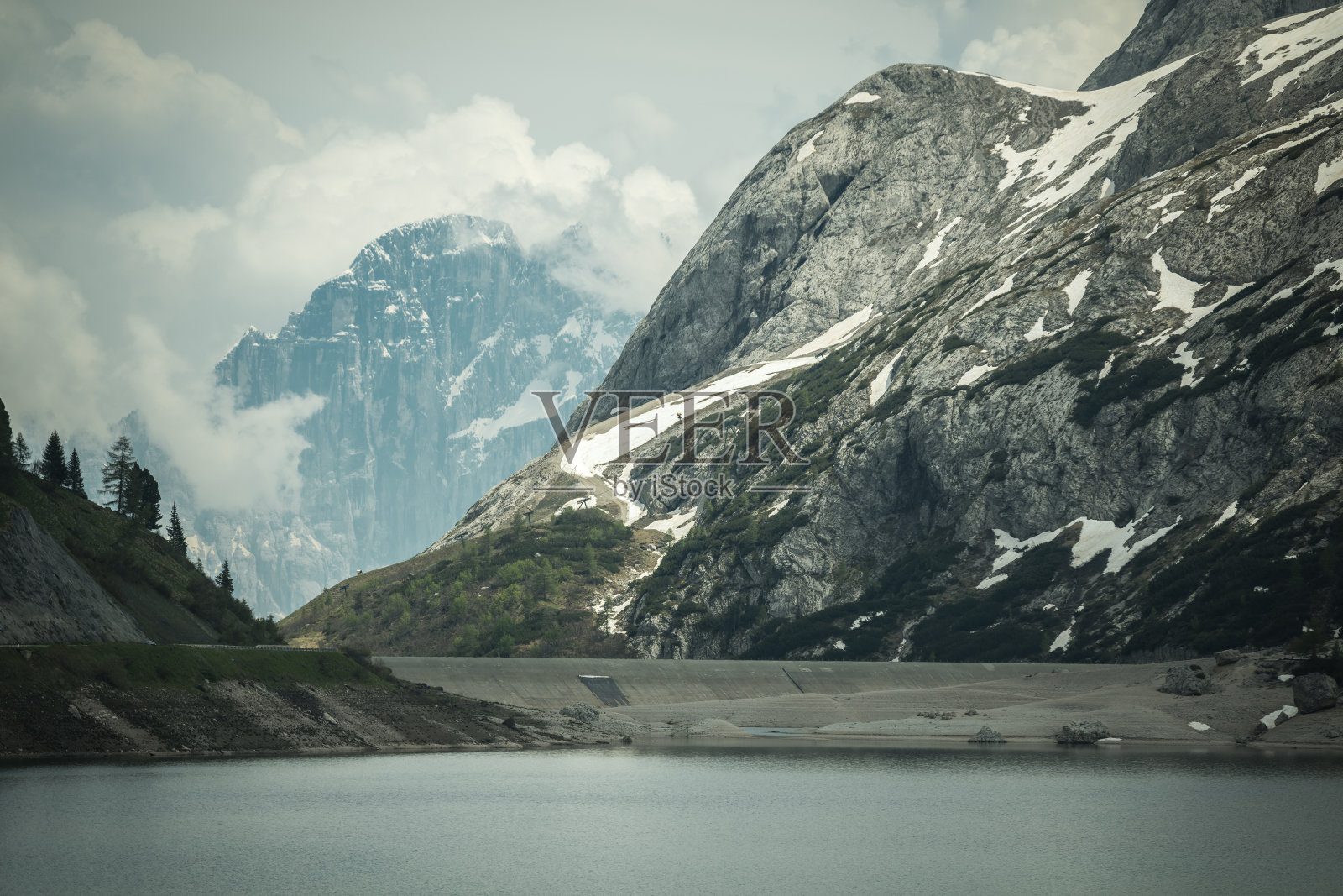 意大利阿尔卑斯山脉的马尔莫拉达高山景观照片摄影图片