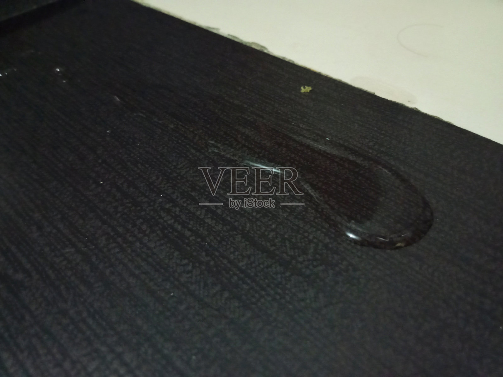 水在地板上淤积照片摄影图片