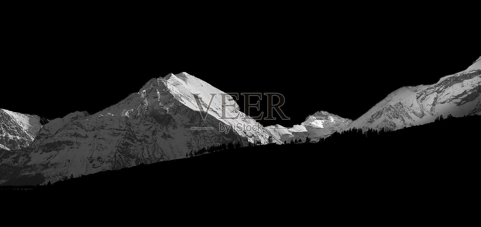 低角度看水滴对天空照片摄影图片