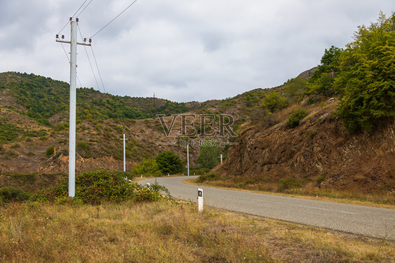 如画的夏日山景。纳戈尔诺-卡拉巴赫。照片摄影图片