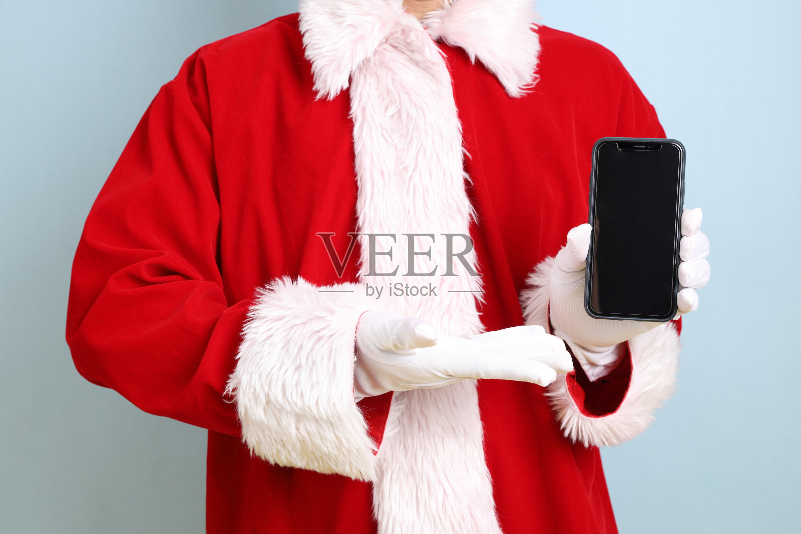 圣诞老人拿着手机照片摄影图片