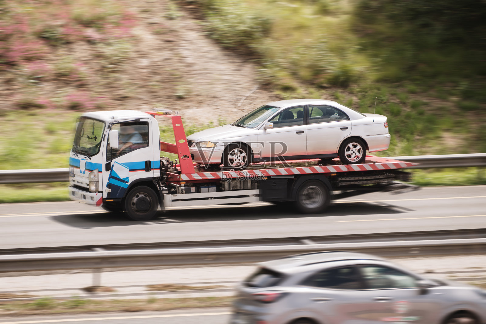 拖车上的汽车照片摄影图片