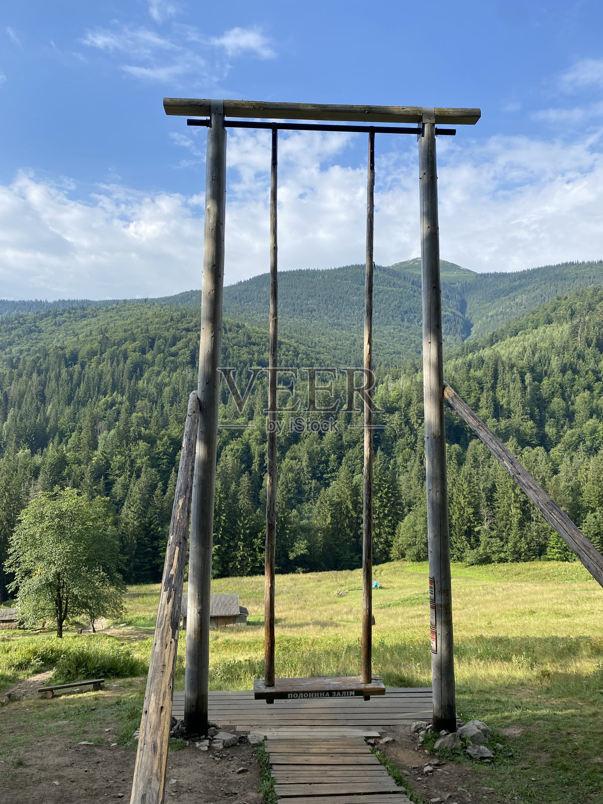 风景与夏天的山与雾照片摄影图片