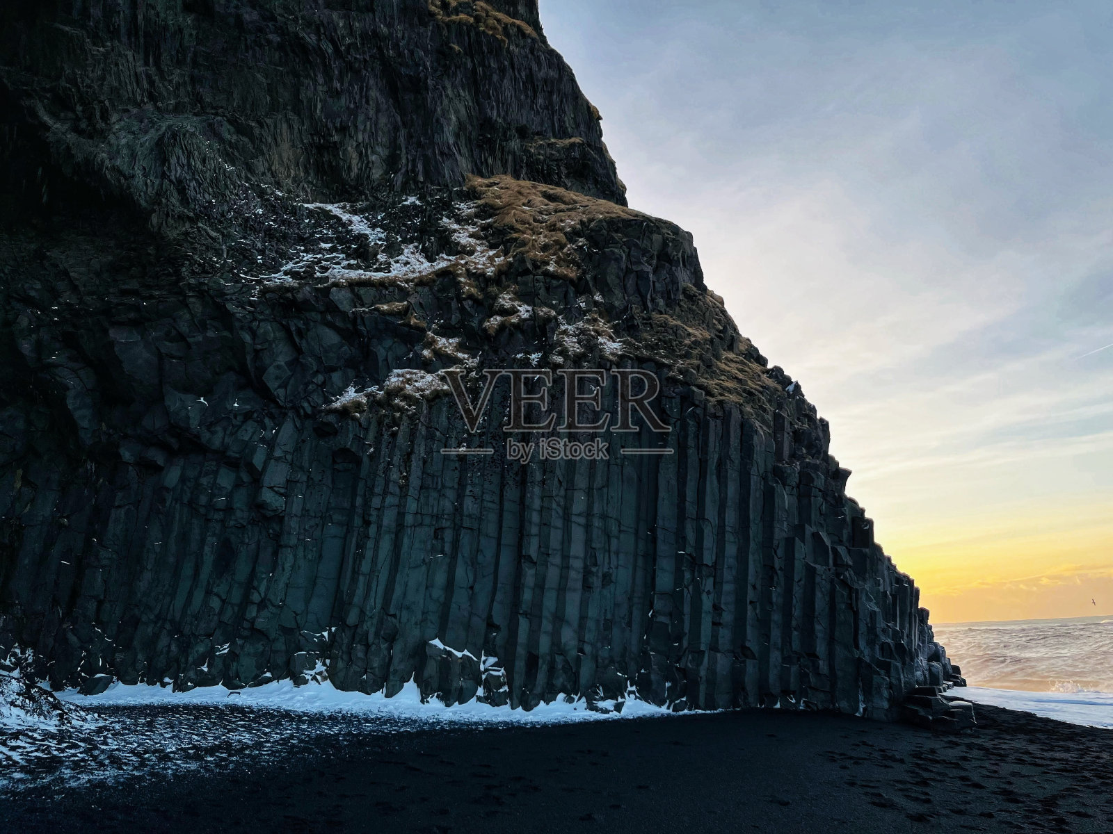 雷尼斯菲加拉玄武岩柱上的日出照片摄影图片