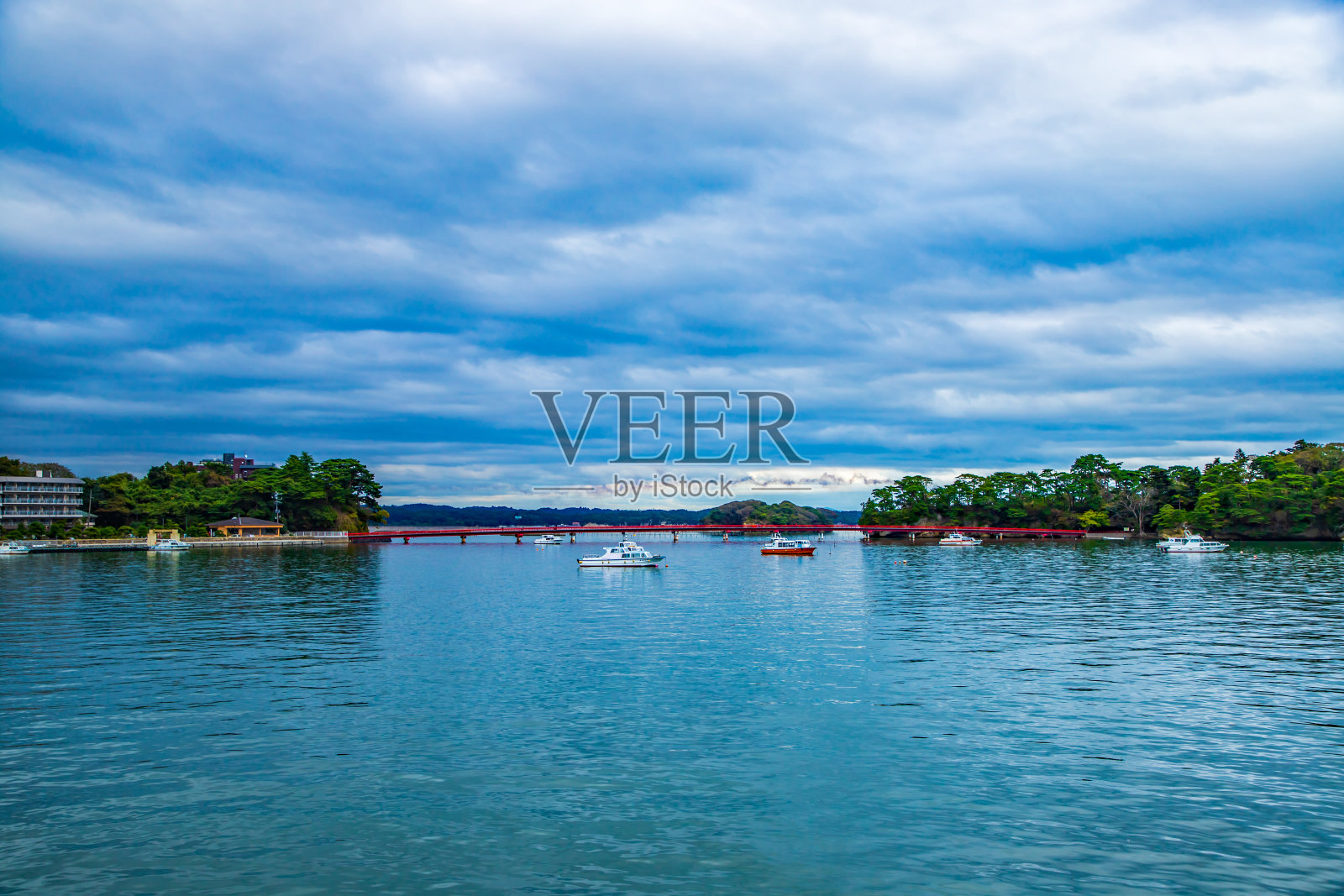 宫城县-松岛,日本三大景点之一,以及一个岛屿旅游游轮照片摄影图片