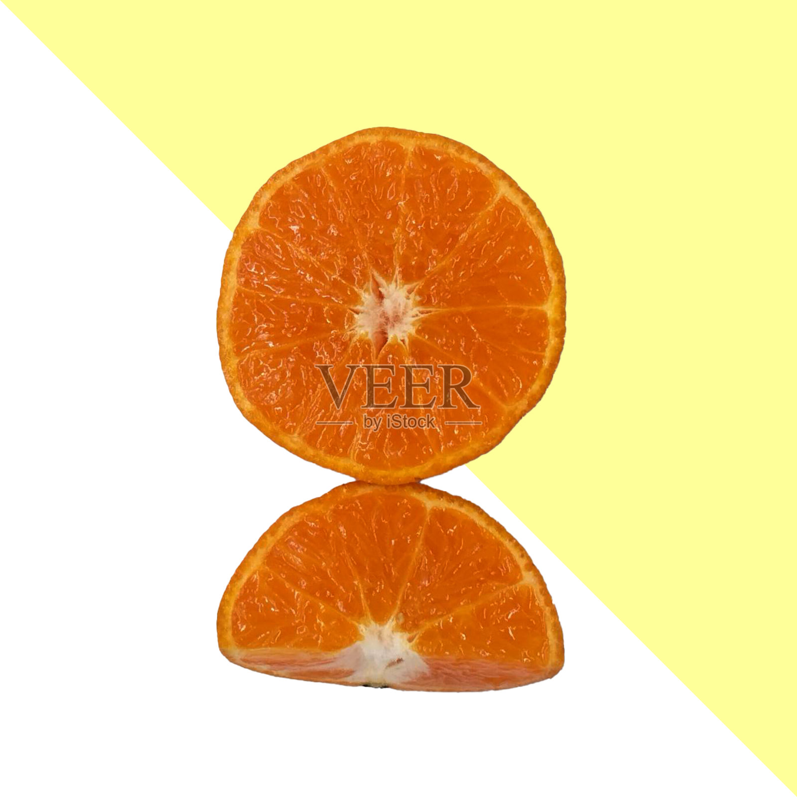 明亮的黄橙色在一个孤立的背景上半橙色照片摄影图片
