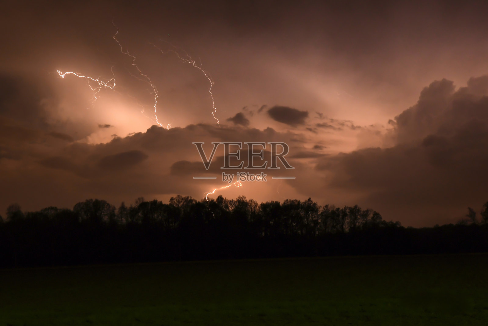 云与照明照片摄影图片