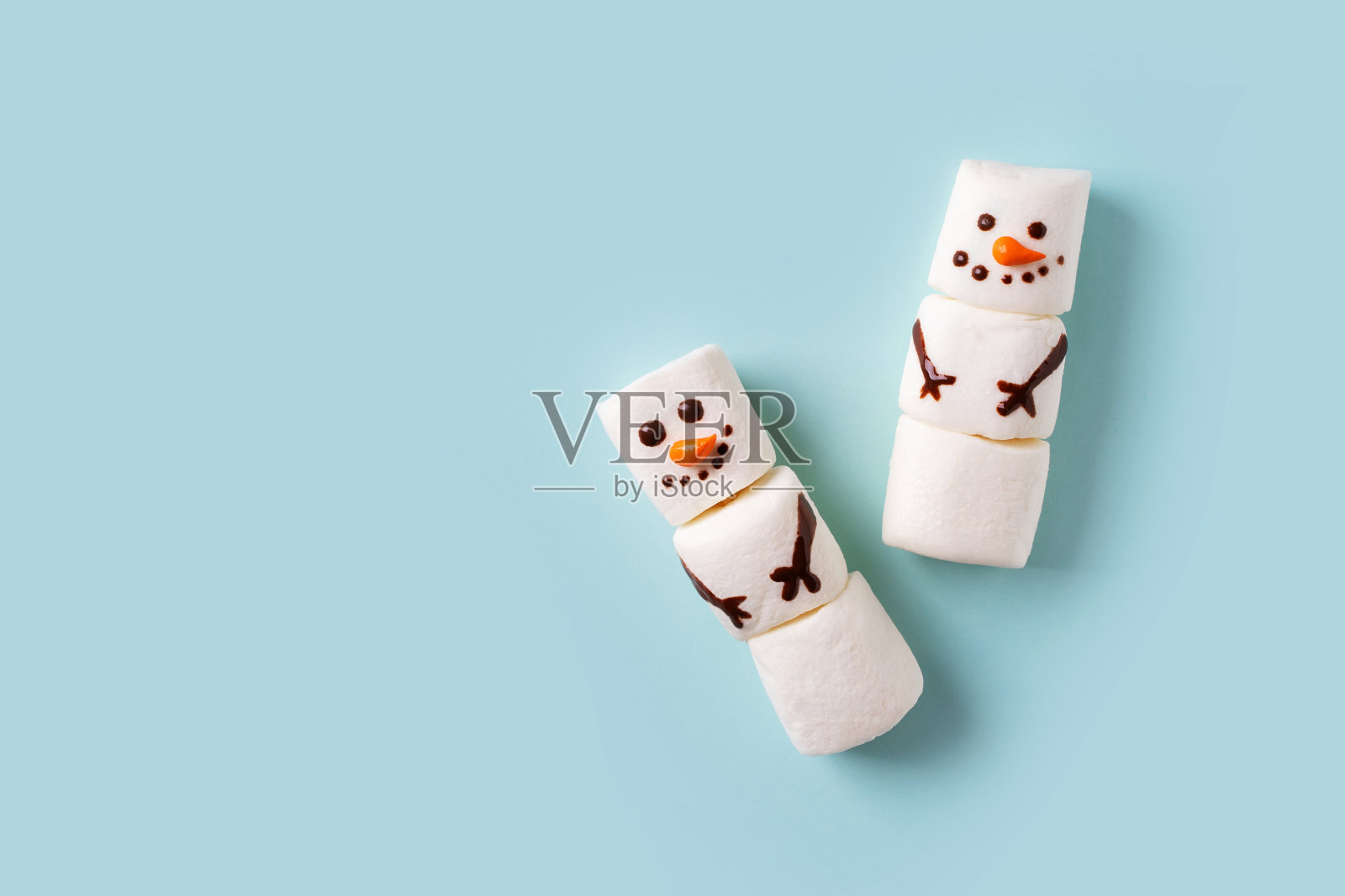 雪人棉花糖有趣的孩子,圣诞节的概念照片摄影图片